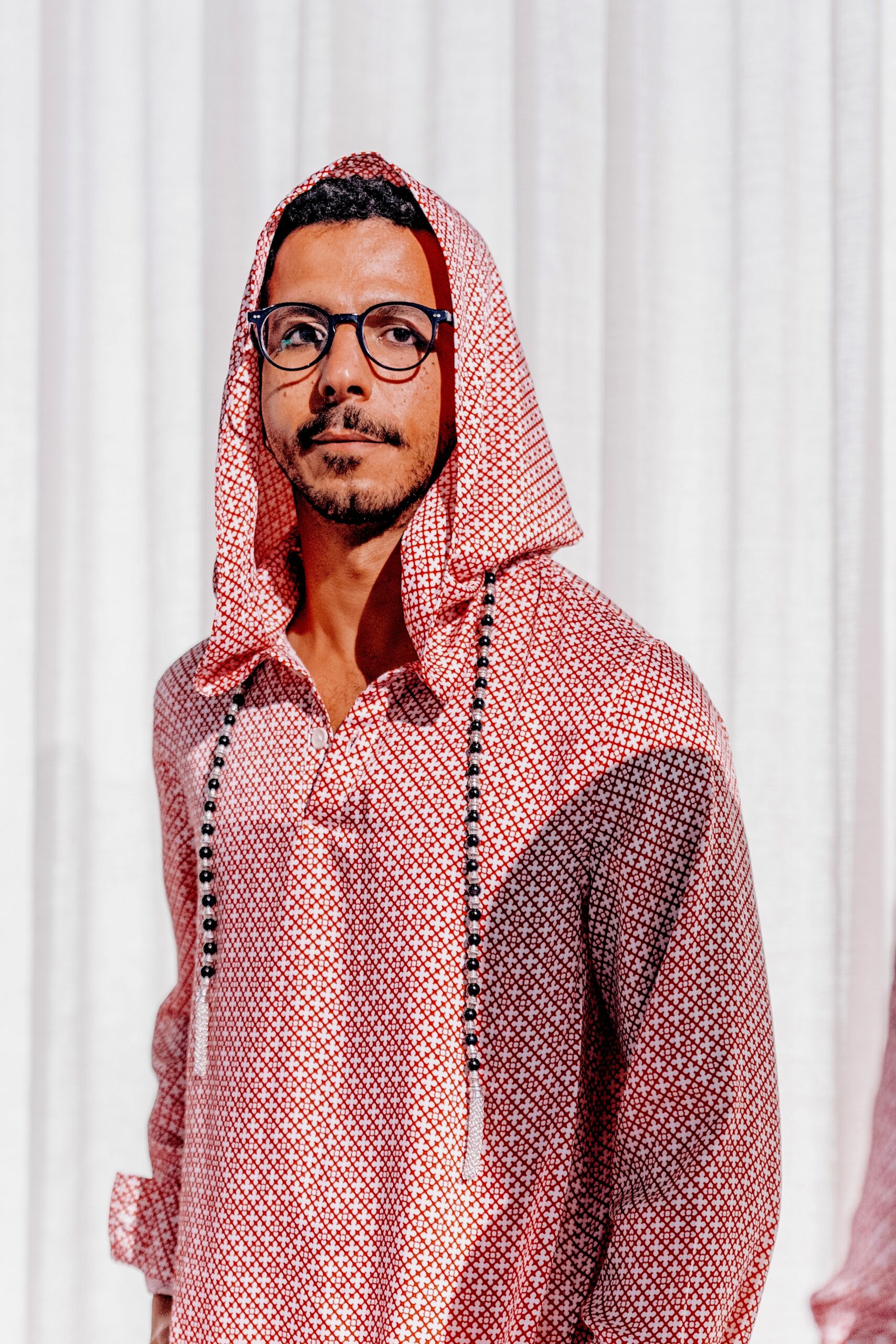 Camisa com carapuço, estampado padrão NG, relaxed fit